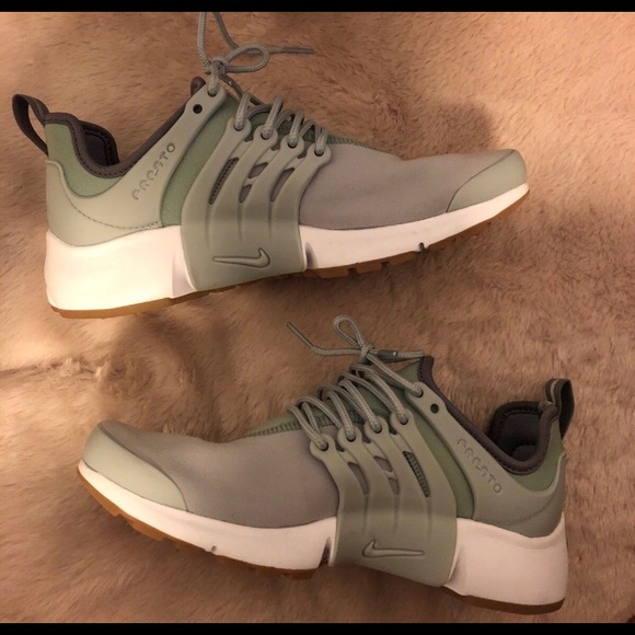 Nike Shoes - Nike Air Prestos